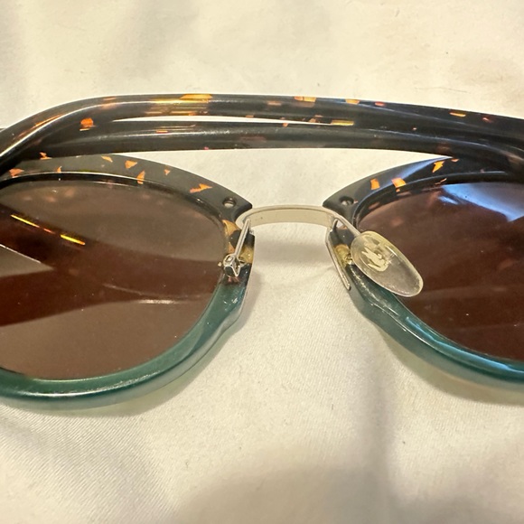 Ferragamo Sunglasses - Picture 2 of 6
